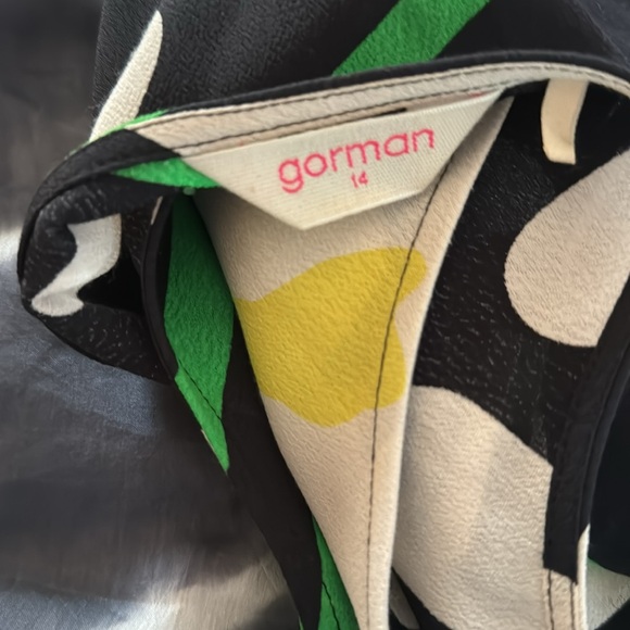 Gorman crepe top that packs a punch! Green, cream, yellow flowers on black. L. - Picture 5 of 7